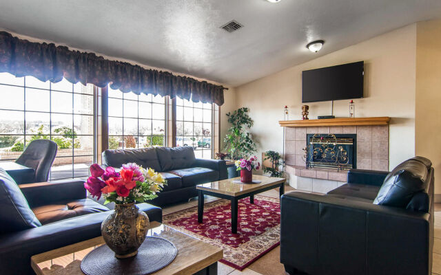 Rodeway Inn & Suites
