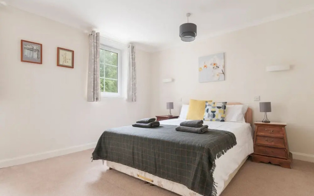 Stunning 2 bed near Haymarket with pool