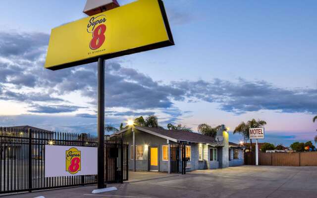Super 8 by Wyndham Bakersfield Ca