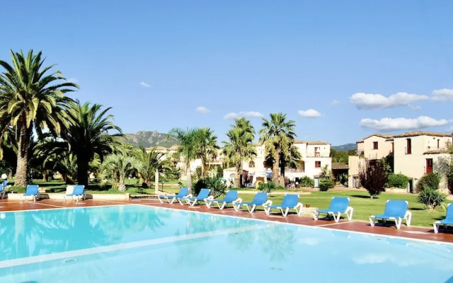 Residence con piscina a 250 mt dal mare
