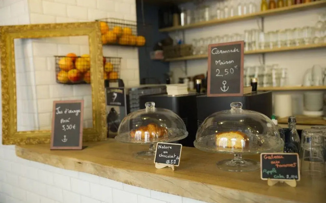 Georges Hostel & Café