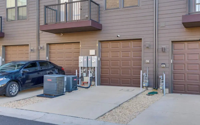 Townhome at Laurel Park: Modern & Spacious Getaway
