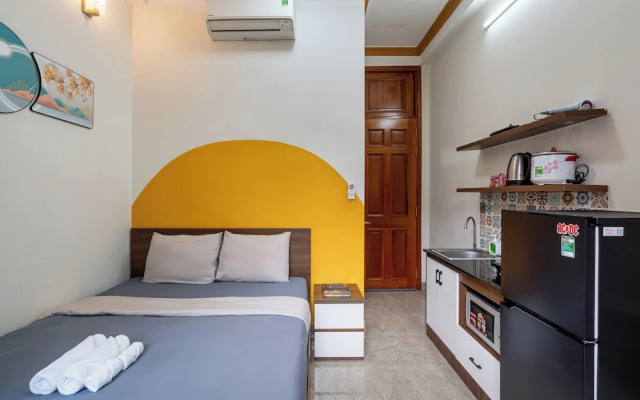 Hearth and Home De Tham