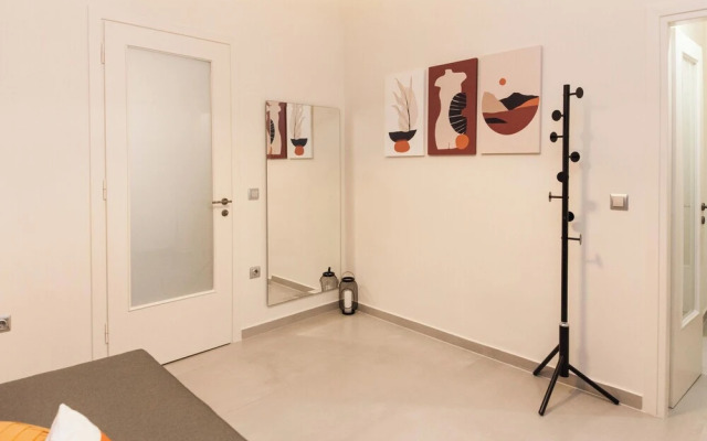 Pireas Jewel New Design Apt w Backyard