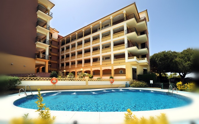 Apartamentos Leo Canela