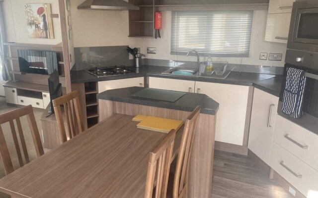Pets Stay Free 8 Berth lux van Heacham Beach