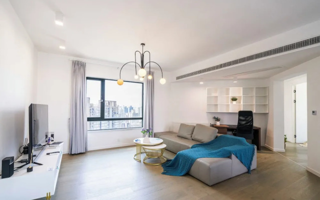 Tyms Elegant 4BR 2BA Apt in Xujiahui