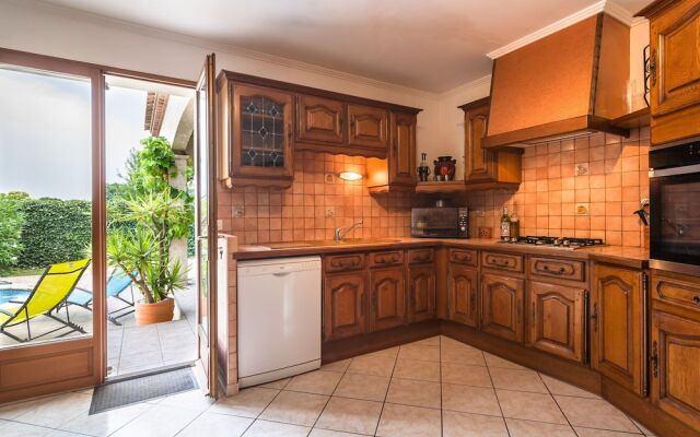 Superb Villa In Olonzac With Swimming Pool Close To Lake