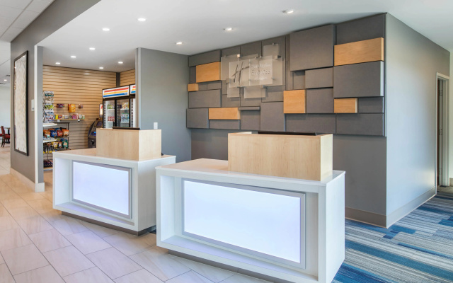 Holiday Inn Express & Suites Ludington by IHG