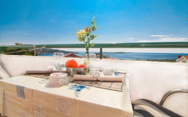 Apartment Šara - free parking A2 Primosten, Riviera Sibenik