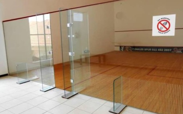 Modern Executive Penthouse All Amenities