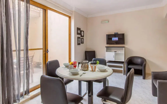Merill Pool and Sea Charming Apart 1