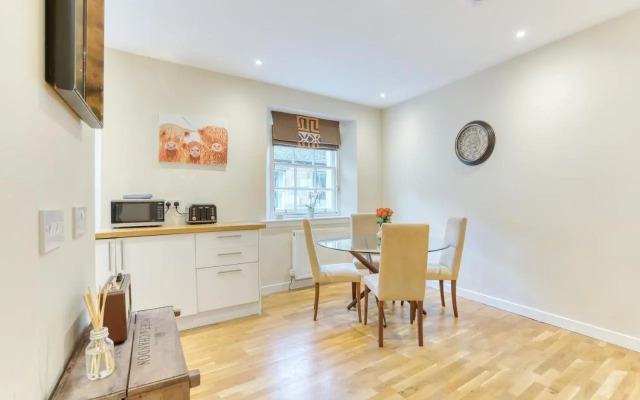 The Gloucester Lane Residence