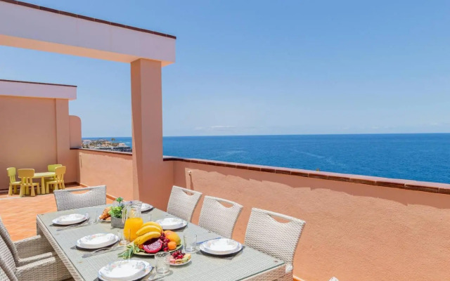 Oceanview Penthouse With Jacuzzi by DreamHomesTenerife