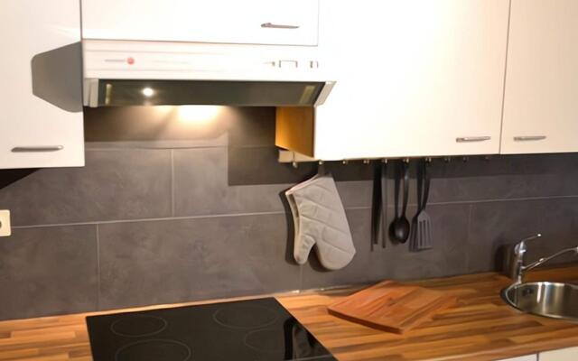 Cozy Holiday Home in Cussac with Private Terrace, Barbecue