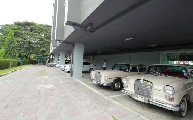 Big Tree Residence Suvarnabhumi