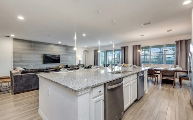 14 Bdrm 11 Bath Villa For 30