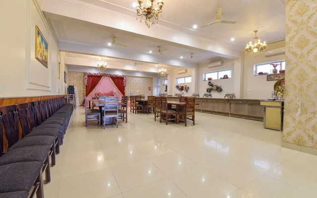 Fabhotel Shiv Palace
