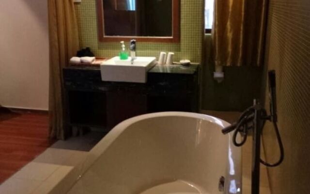Zhangjiagang Newstay Vogue Hotel
