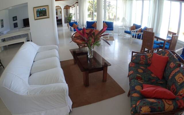 Siesta - Runaway Bay 5BR
