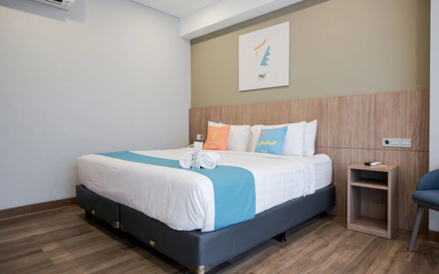 RedDoorz Premium near CBD Puri Indah