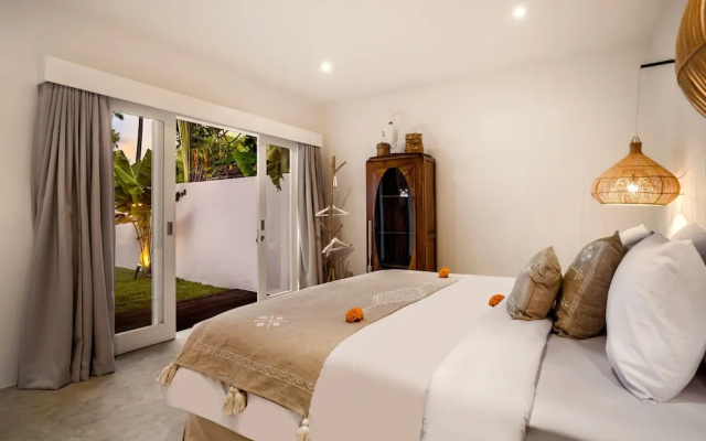 Villa Cyma by Alfred in Bali - New Peaceful 5 BR Villa in the Heart of Seminyak – Guest Rooms – Kerobokan Kelod