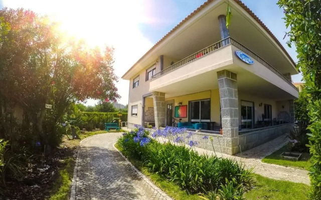 Carcavelos Beach Hostel