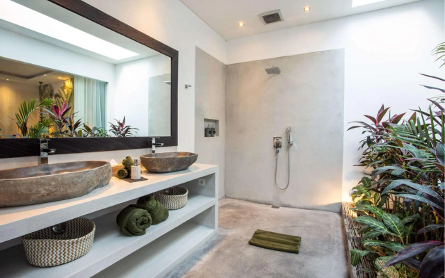 Fabulous Private Villa 4 BR Canggu w staff