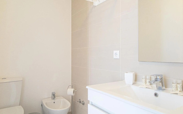 Baixa chiado 2 bedroom duplex apt with elevator