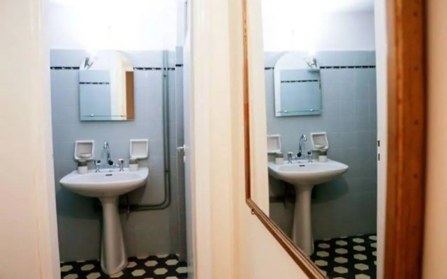Chameleon Youth Hostel - Hostel