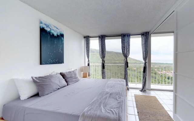 Makaha Valley Towers