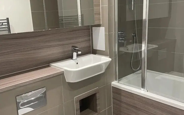 2 Bedroom Luxury Apartment in Barking