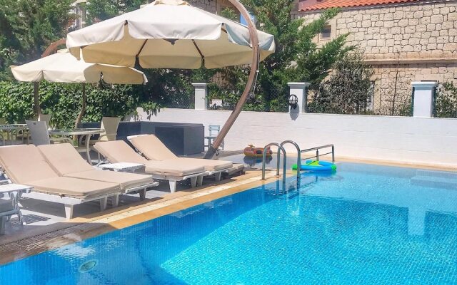 Lapis Port Surf Hotel