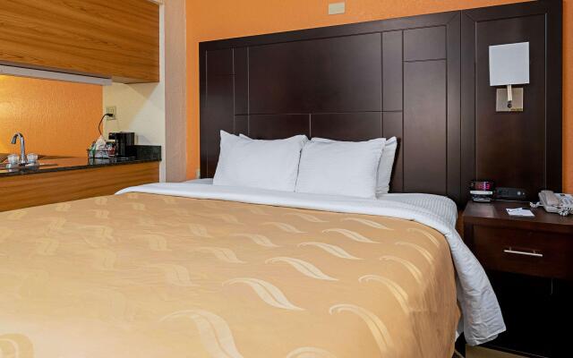 Quality Inn & Suites Robbinsville