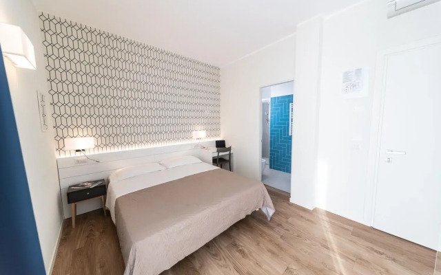 Hotel Kiss