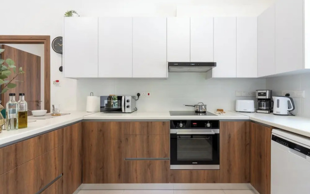 Arty Haven Spacious 3BR House in Larnaca