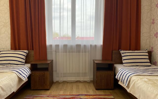 Гости на улице Ленина