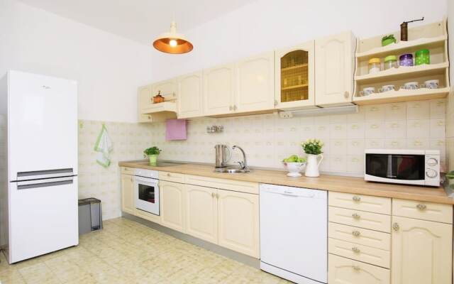 Remarkable 5-bed Villa in Labin