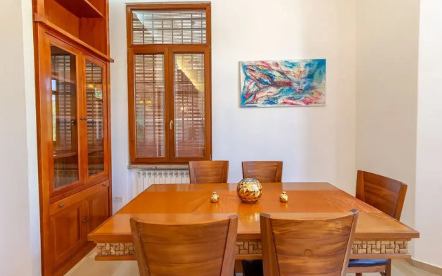 Art apartment in Mamila
