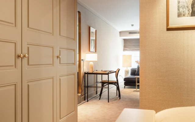Hotel 717