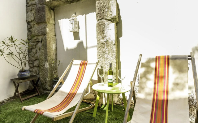 Guest  H4U Bonjardim Garden