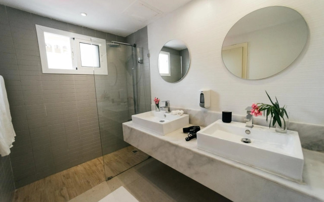 New Apartment Sueno pool area private Beach guard