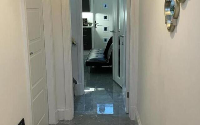 3 Bedroom Whalley Aparthotel