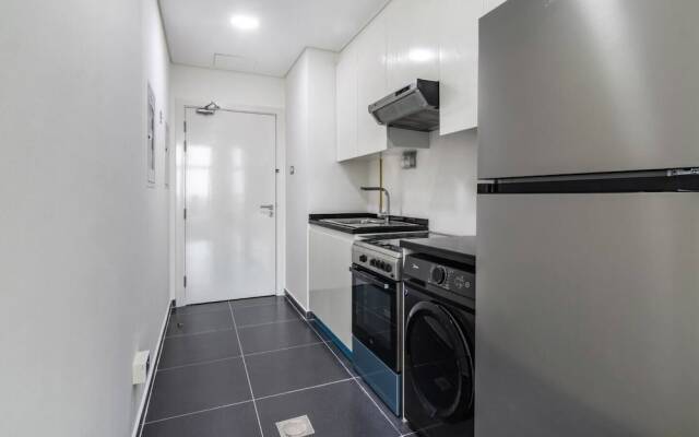 Cozy studio in Damac Hills 1