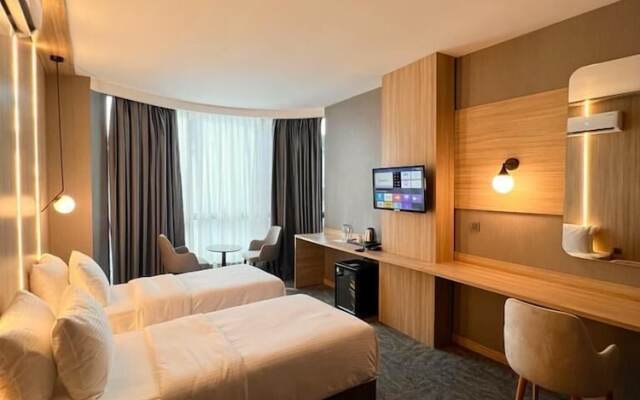 Royal Mass Airport Business Hotel