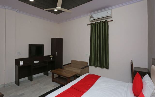 OYO 13852 Hotel Maharana Palace