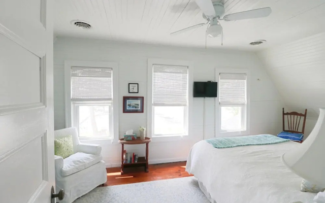 3723 Pleasant Ave. 3 Bedroom Home by RedAwning