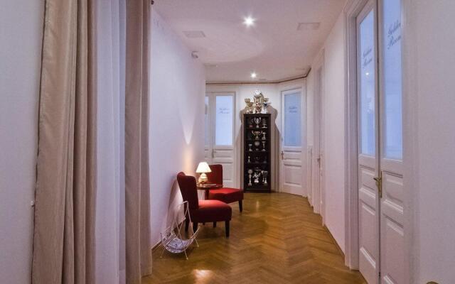 Golden Rooms Bed & Breakfast