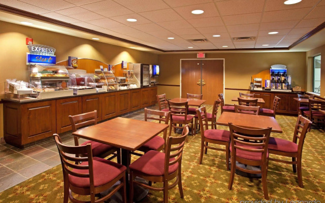 Holiday Inn Express Hocking Hills-Logan
