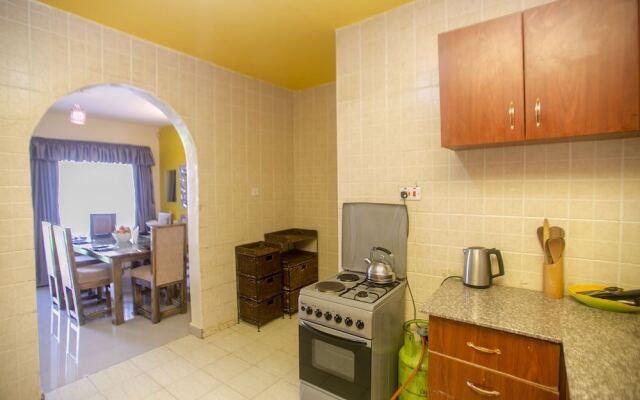Lux Airport Inn